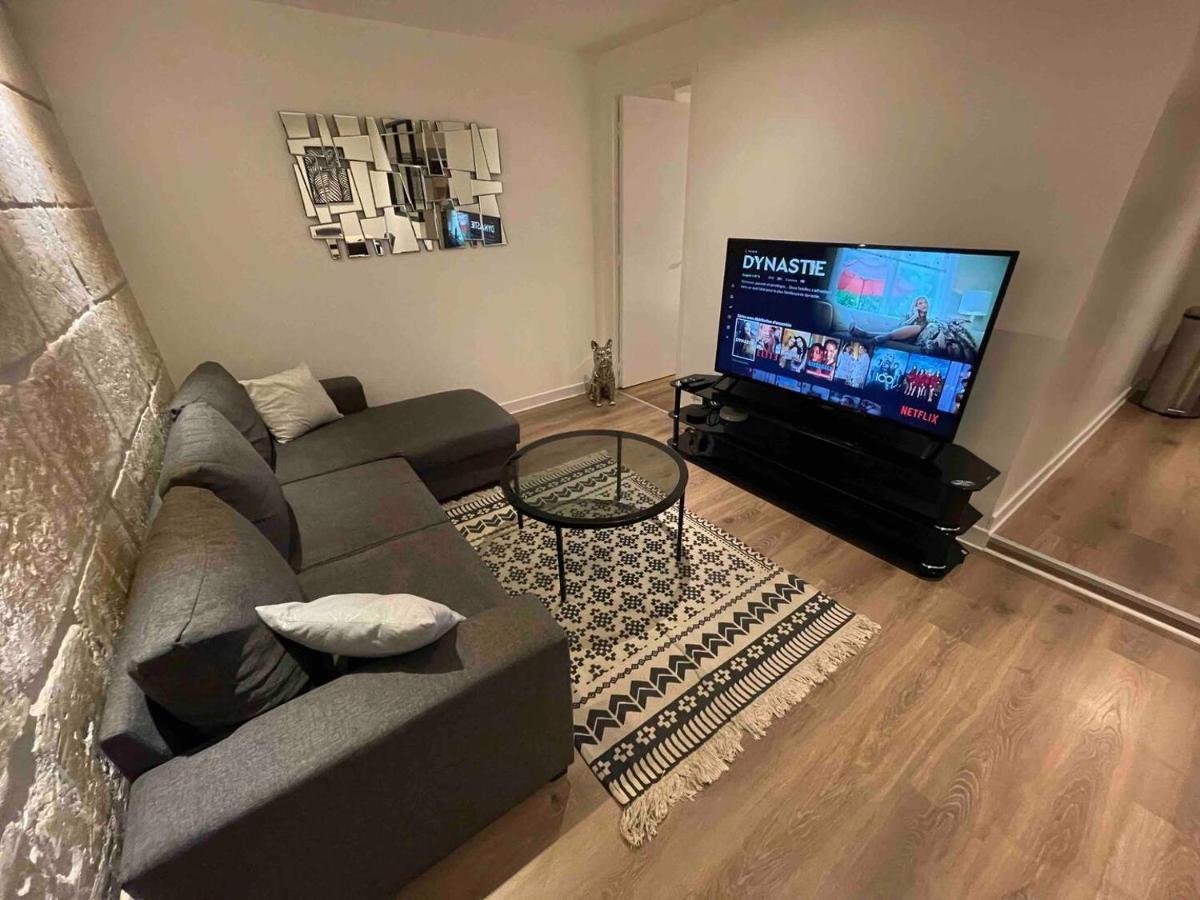 Le Black & White, Hyper Centre - Paisible- Wifi Hd- Netflix- Proche Gare -Ideal Couple Et Business Ньор Экстерьер фото